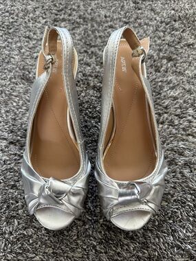Apt. 9 Metallic Silver Peep-Toe Slingback Heels with Bow